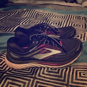 Good nursing/ walking shoes